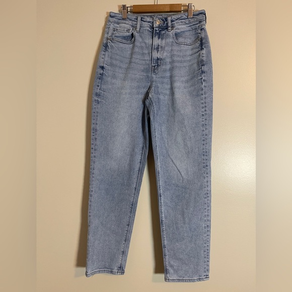 American Eagle Outfitters Denim - American Eagle Jeans Womens 6 Blue Mom Straight Jean Light Wash Minimal Normcore